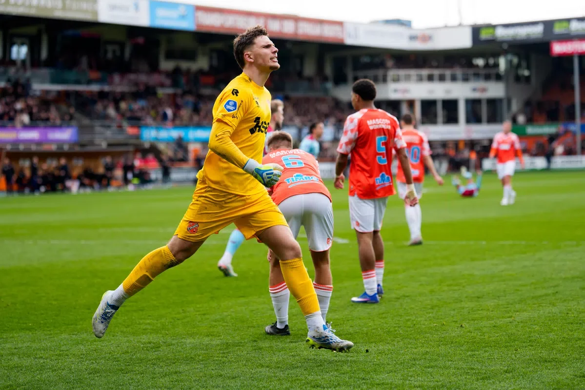 Valencia Shows Interest in Goalkeeper Kayne van Oevelen from FC Volendam